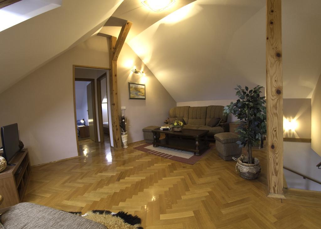 Apartment Oreskovic โอโทชาส ภายนอก รูปภาพ