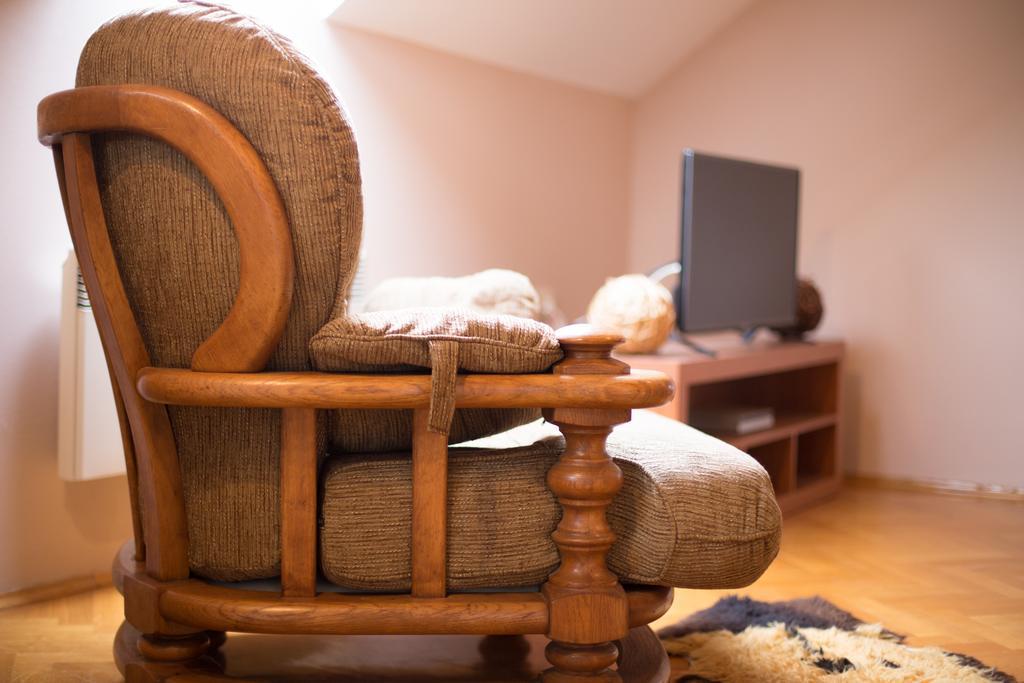 Apartment Oreskovic โอโทชาส ภายนอก รูปภาพ