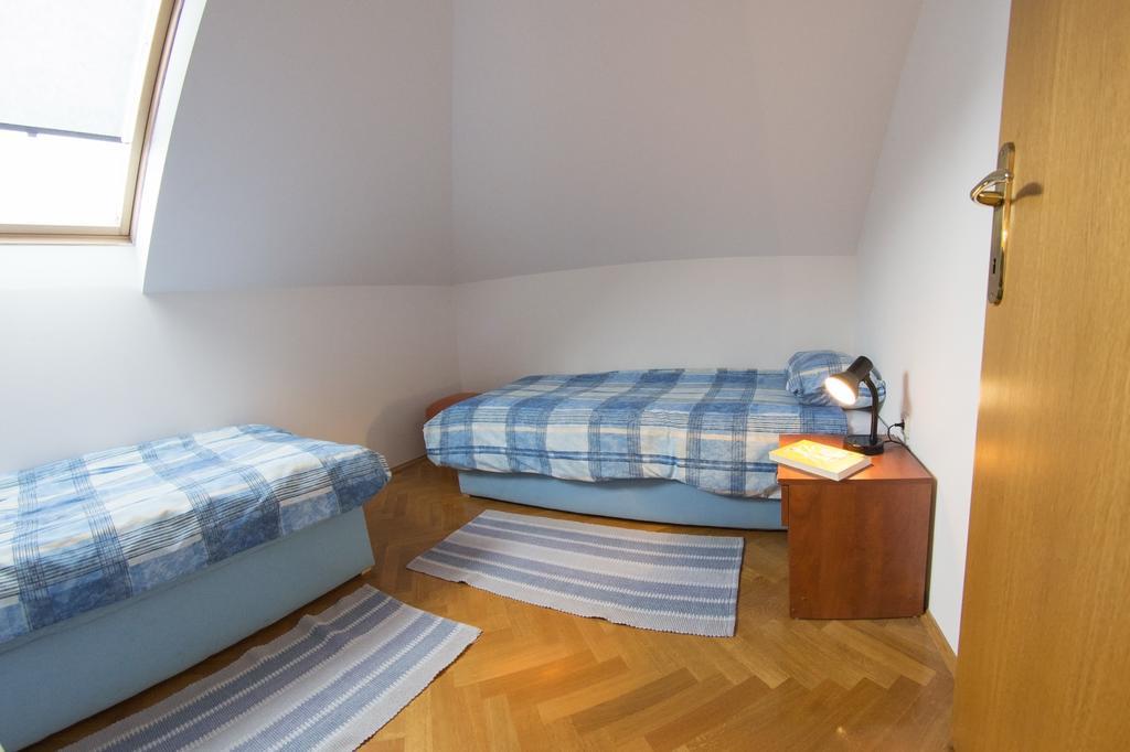 Apartment Oreskovic โอโทชาส ภายนอก รูปภาพ