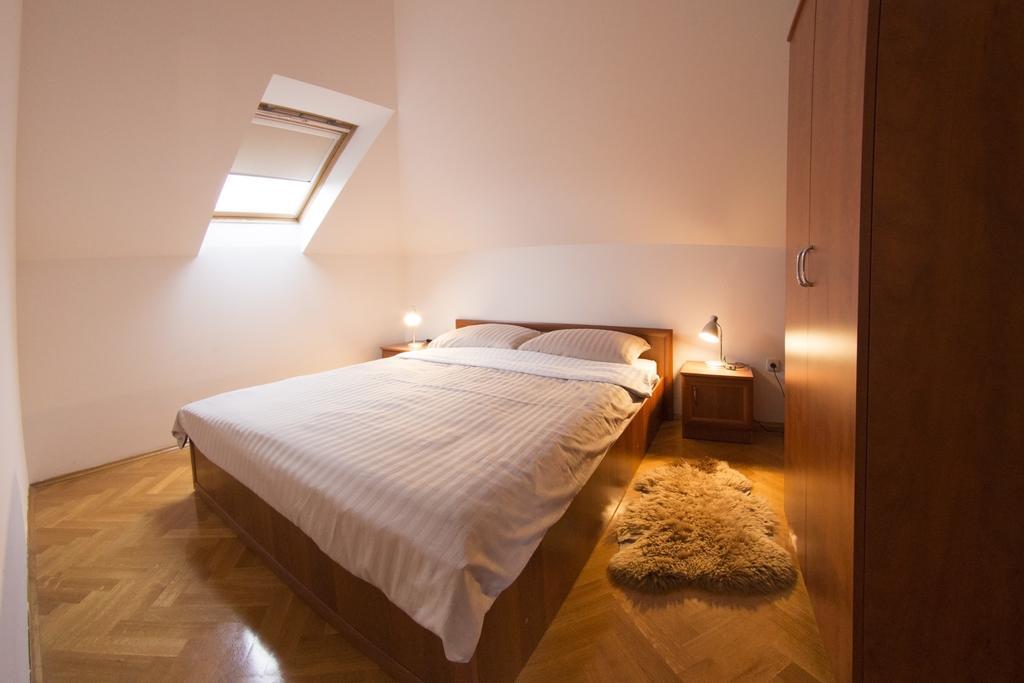 Apartment Oreskovic โอโทชาส ภายนอก รูปภาพ