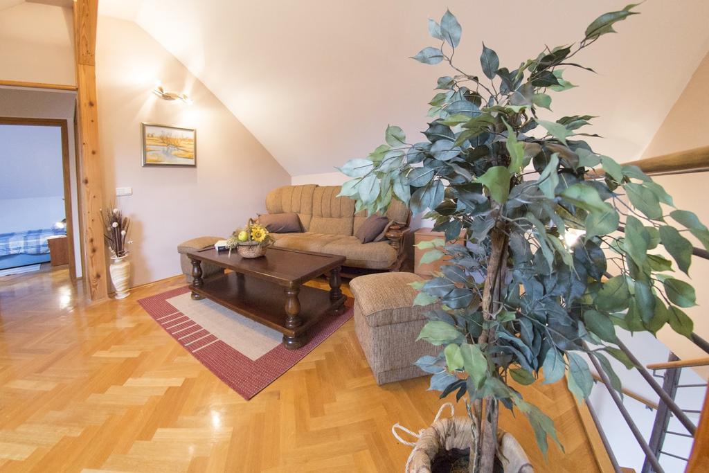 Apartment Oreskovic โอโทชาส ภายนอก รูปภาพ