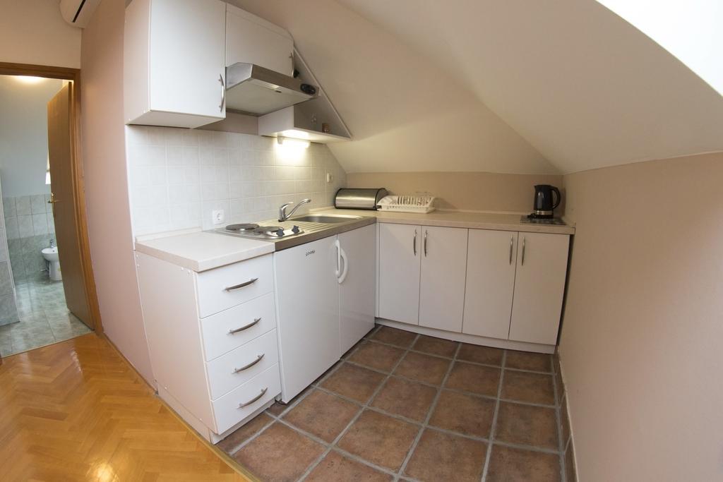 Apartment Oreskovic โอโทชาส ภายนอก รูปภาพ