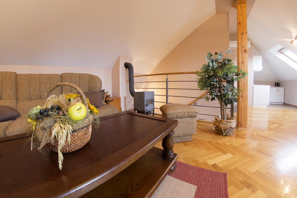 Apartment Oreskovic โอโทชาส ภายนอก รูปภาพ