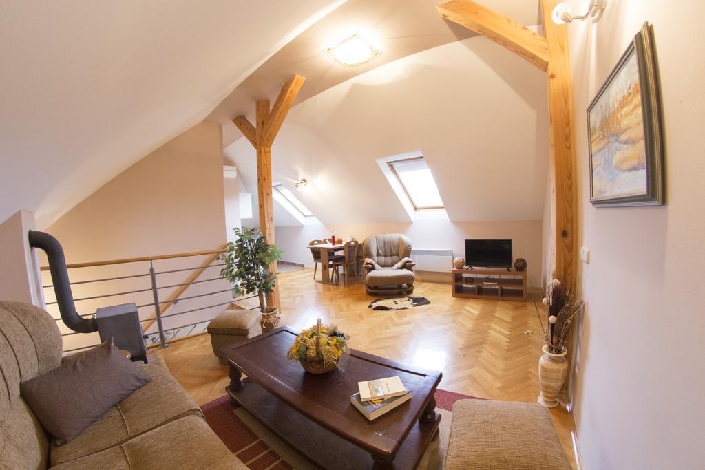 Apartment Oreskovic โอโทชาส ภายนอก รูปภาพ
